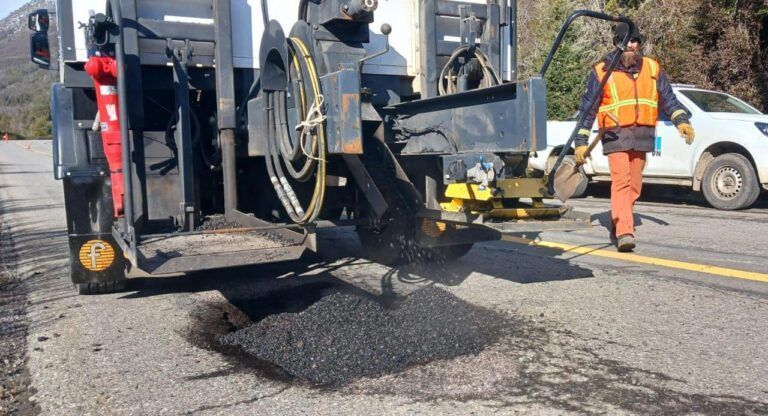 Vialidad Nacional continúa con las tareas de bacheo en la Ruta 40 entre ...